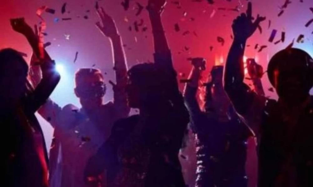 Γαλλία: Η αστυνομία σταμάτησε κορονοπάρτι 400 ατόμων